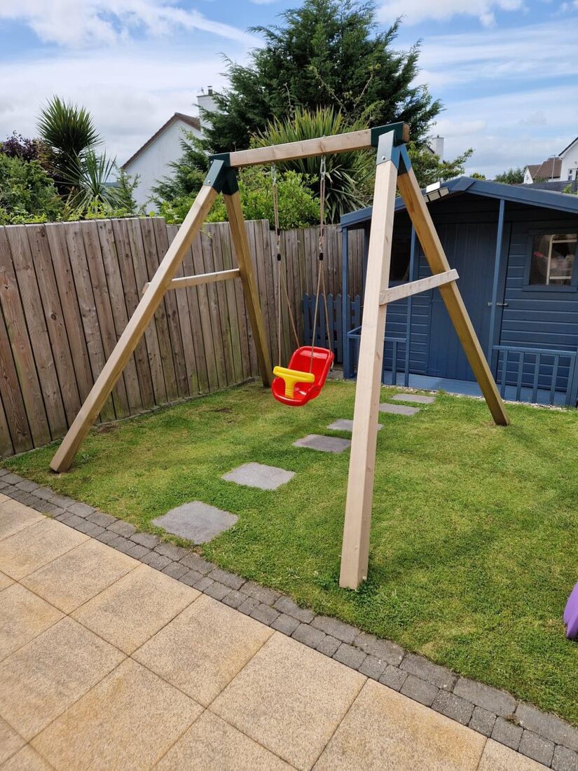 Single swing set